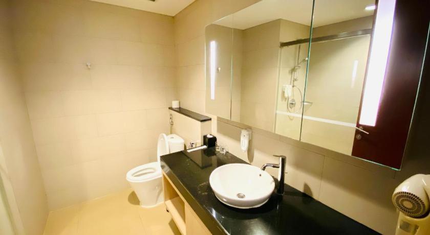 The H Tower Rasuna Suites Kuningan Jakarta By Villaloka Екстериор снимка